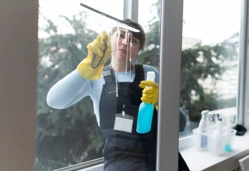 Nettoyage de vitres intérieures et extérieures à Villefollet